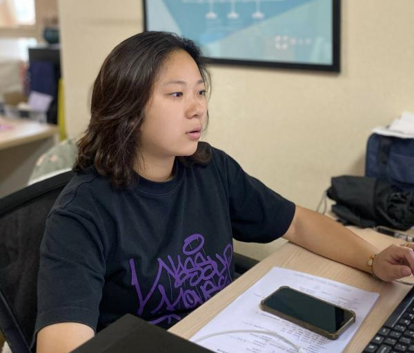 陳薇伊-孜孜不倦勤學(xué)善思，把困難踩到在腳下